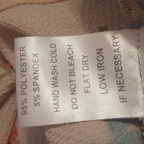 Woman's Flowy Floral Print Blouse - Boutique Brand:Mittoshop - Plus Size -NWT - Picture 9 of 11